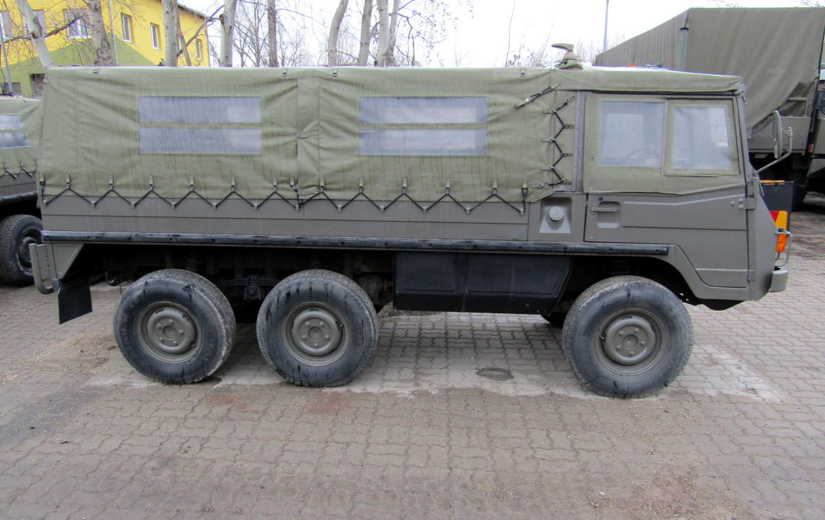 Steyr Pinzgauer 712M